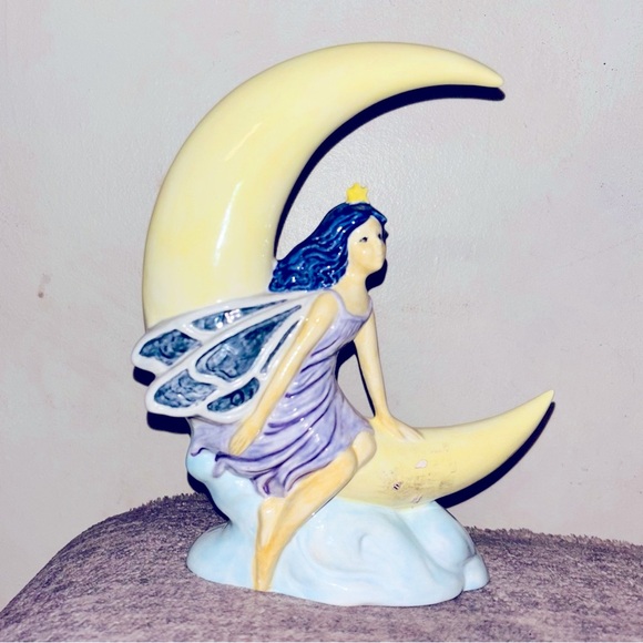 Enchanting Fairy on Crescent Moon Figurine - Picture 2 of 5